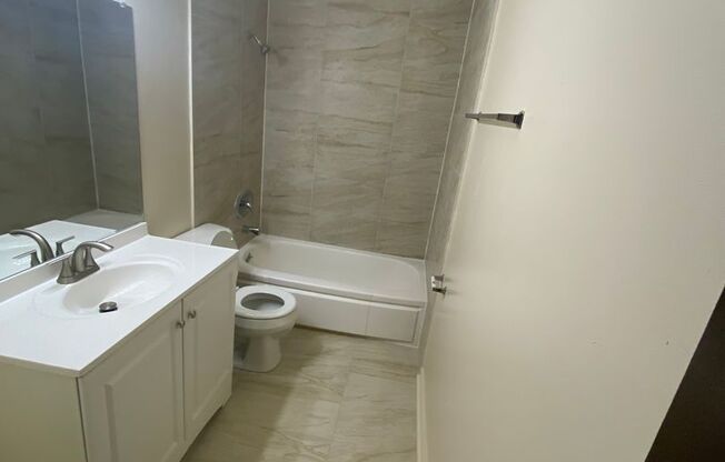 2 beds, 1 bath, 900 sqft, $999, Unit Custer-120