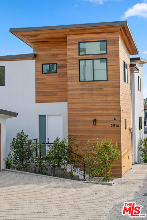 2514 BERKELEY AVE