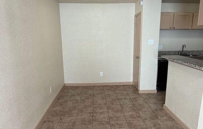 1 bed, 1 bath, 682 sqft, $925, Unit 707