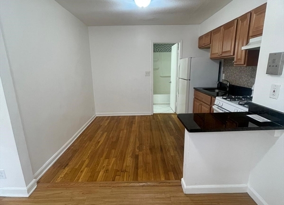 Studio, 1 bath, 999 sqft, $1,550, Unit 10