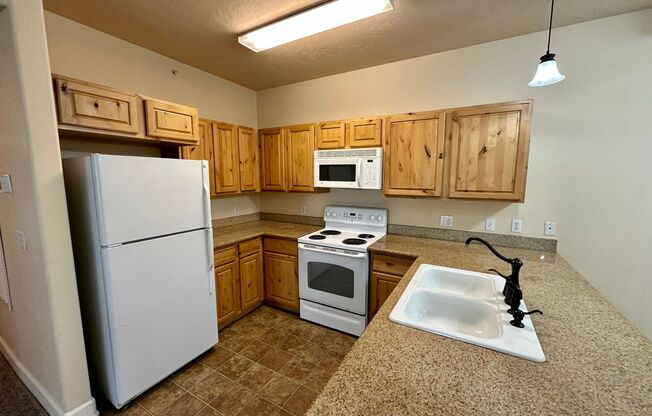 3 beds, 2 baths, $1,795, Unit 104
