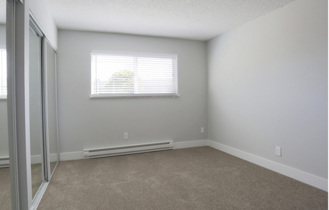 2 beds, 1 bath, 870 sqft, $1,575, Unit 77