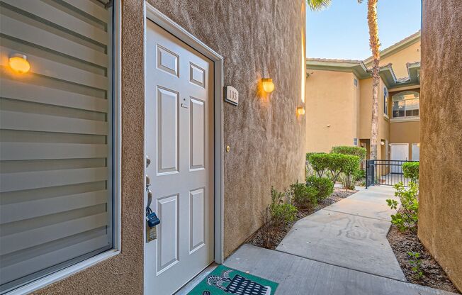 3 beds, 2 baths, $2,375, Unit Unit #103