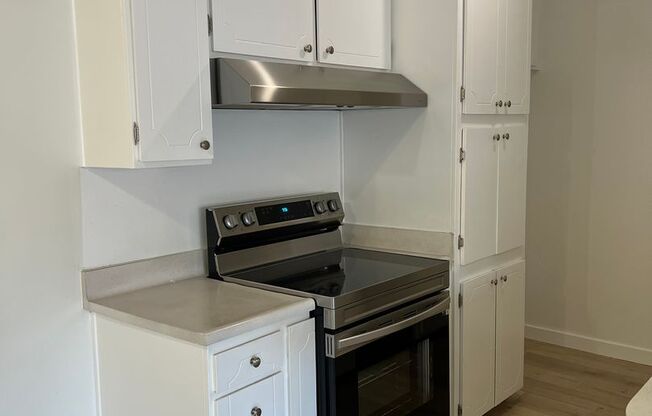 1 bed, 1 bath, 700 sqft, $1,895, Unit 8