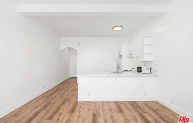 Studio, 1 bath, 405 sqft, $2,700, Unit 546