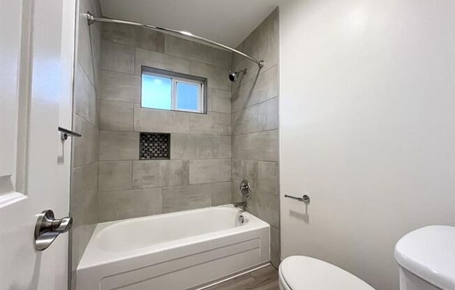 1 bed, 1 bath, 555 sqft, $1,295, Unit 9