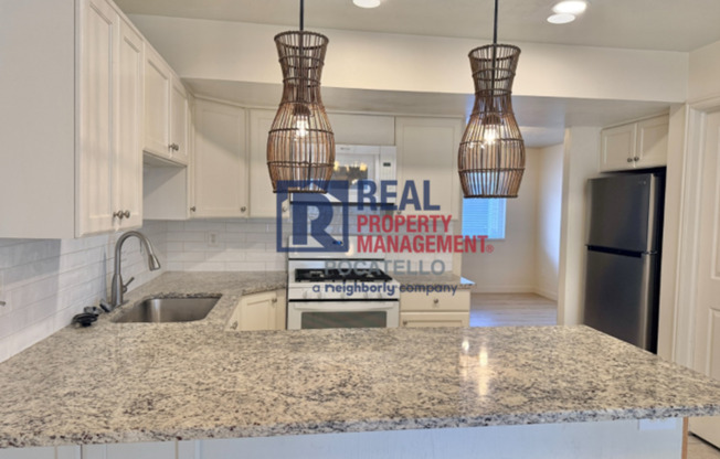 3 Bed 1.5 Bath townhouse - 1 car garage