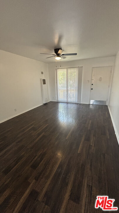 8759 TOBIAS AVE