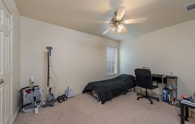 Beautiful 3 Bed, 3 Bath Duplex in South College Station!