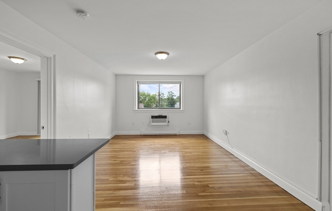 2 beds, 2 baths, 750 sqft, $2,800, Unit 42