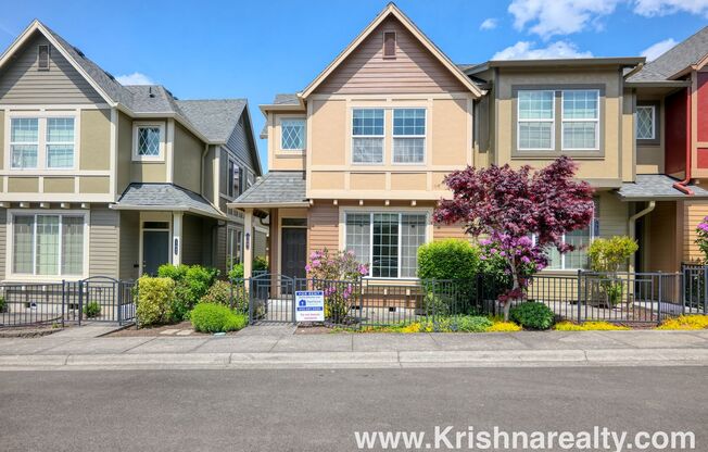 Lovely 3 BD* 2.5 Arbor Station Townhome Available! *Close by Nike & Max*Free WIFI*Dbl.Garage!