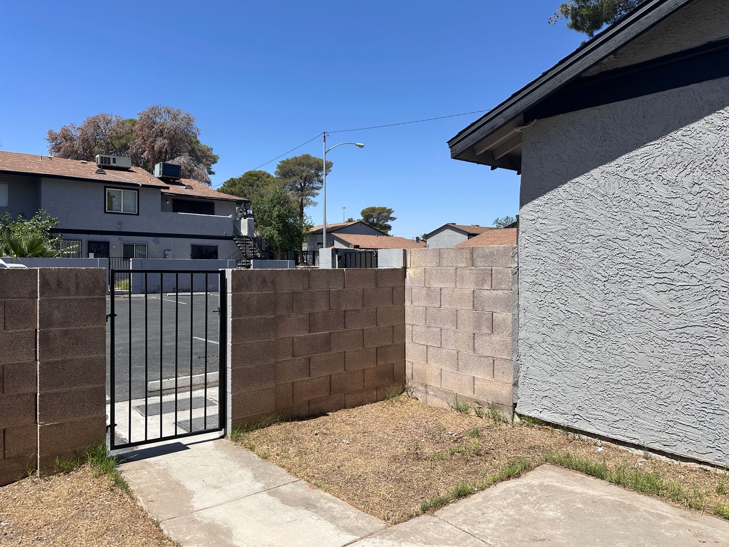 2 BED 2 BATH TOWNHOME NEAR THE I-15 AND CHEYENNE