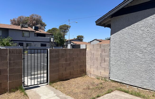 2 BED 2 BATH TOWNHOME NEAR THE I-15 AND CHEYENNE