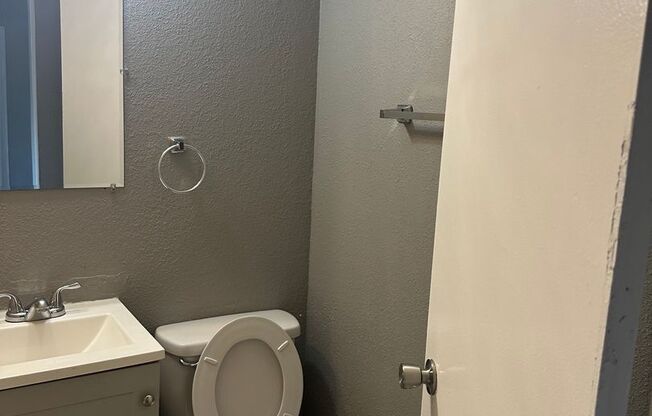 2 beds, 1 bath, 750 sqft, $970, Unit B09 1044 14