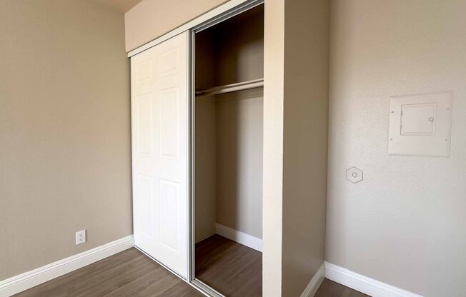 2 beds, 1 bath, $1,975, Unit 4968-08