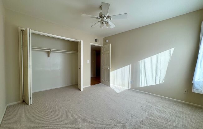 3 beds, 2.5 baths, $4,595, Unit Unit D