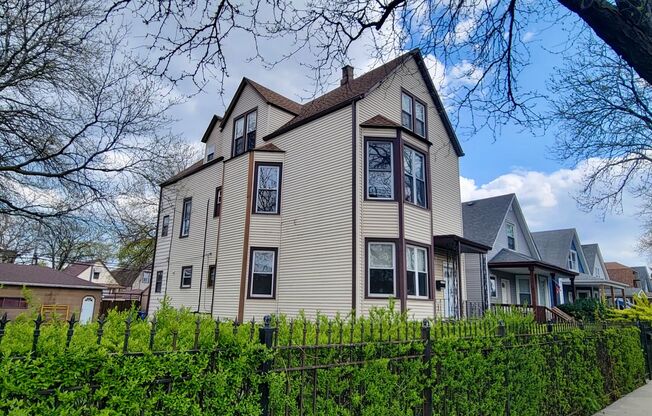 2155 N Kilbourn Ave