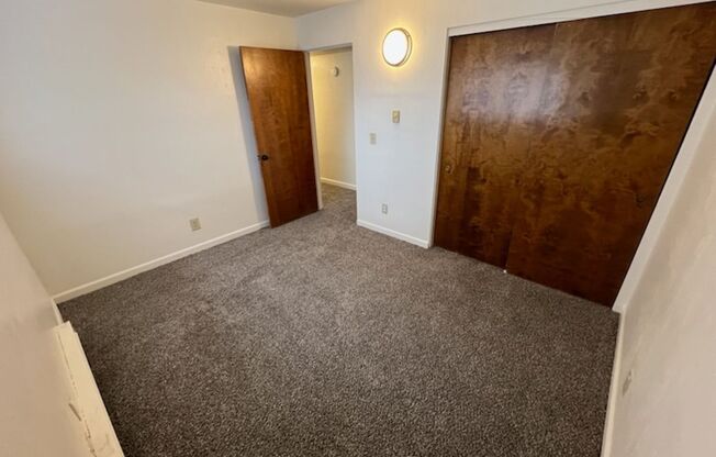 3 beds, 1 bath, 1,900 sqft, $1,695, Unit 534