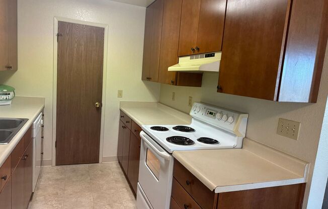 2 beds, 1 bath, $1,650