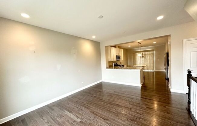 Beautiful 2 bedroom unit plus Loft in Emerson Park of Naperville