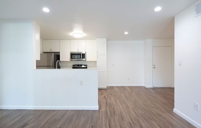 2 beds, 2 baths, 965 sqft, $2,895, Unit 219