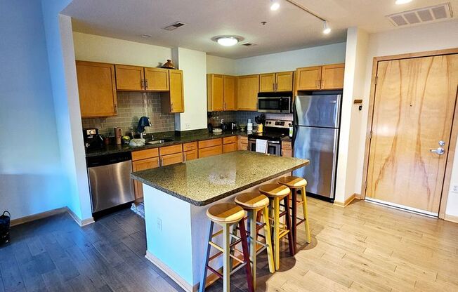 1 bed, 1 bath, 729 sqft, $1,625