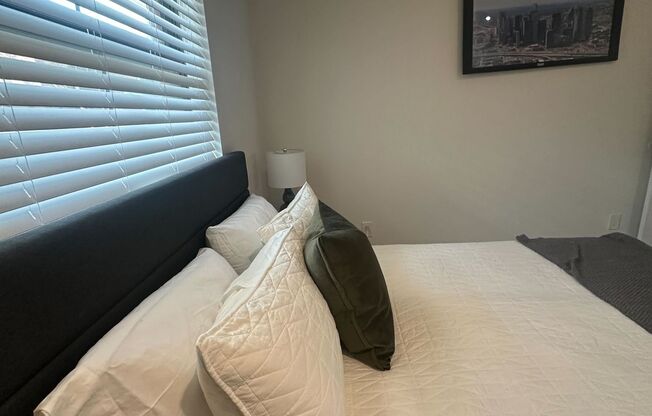 1 bed, 1 bath, 595 sqft, $1,290, Unit 115