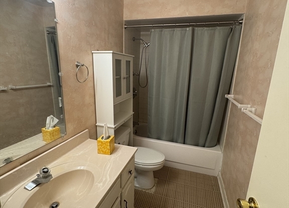 1 bed, 1 bath, 870 sqft, $2,800, Unit 307