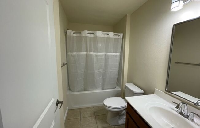 1 bed, 1 bath, $800, Unit 206