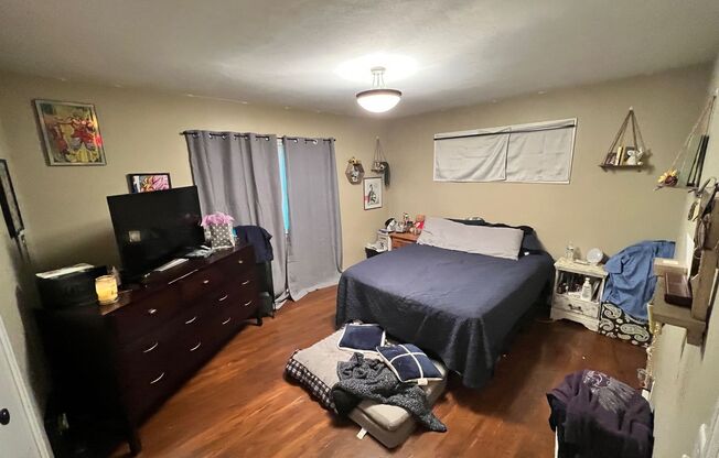 3 beds, 1 bath, $1,400