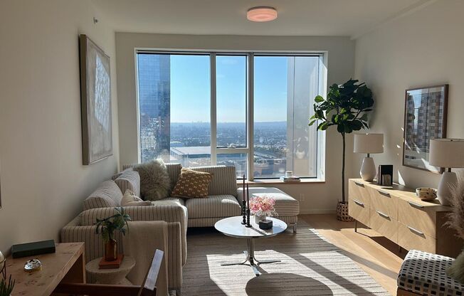 1 bed, 1 bath, 730 sqft, $3,000, Unit 889 Francisco St, UNIT 2402