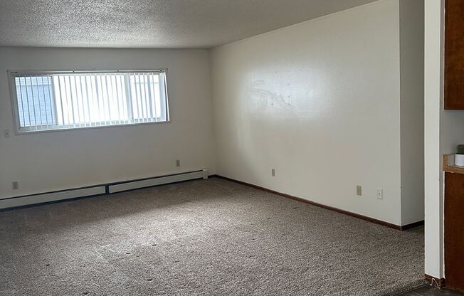 2 beds, 1 bath, 925 sqft, $735, Unit 102