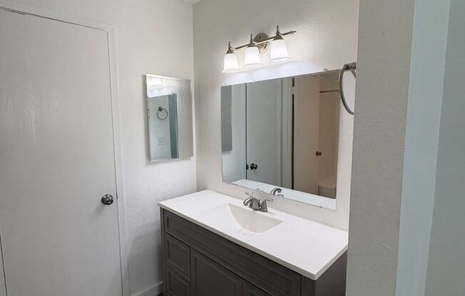 2 beds, 2 baths, 950 sqft, $1,275, Unit 201