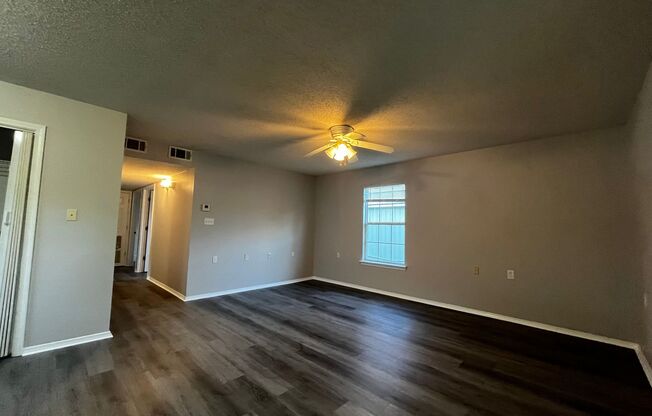 3 beds, 2 baths, $875, Unit I