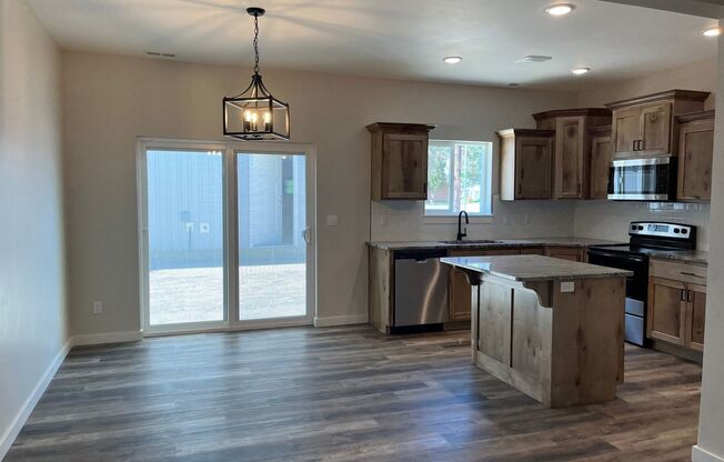 $200 Off Rent For the First 3 Months!! Newly Constructed 3 Bedroom Townhome On The West Side Of Idaho Falls!!!