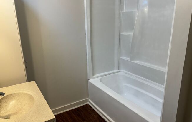 2 beds, 1 bath, $995