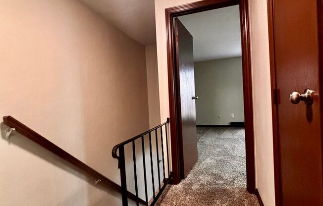 2 beds, 1.5 baths, $1,195, Unit 1276 Sanlor Ave 1