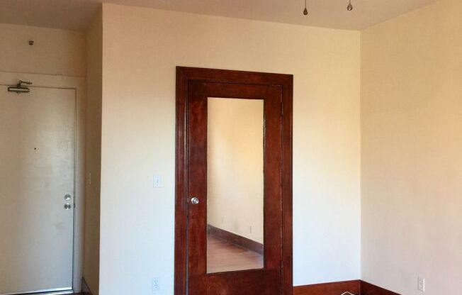 Studio, 1 bath, 400 sqft, $1,425, Unit I315