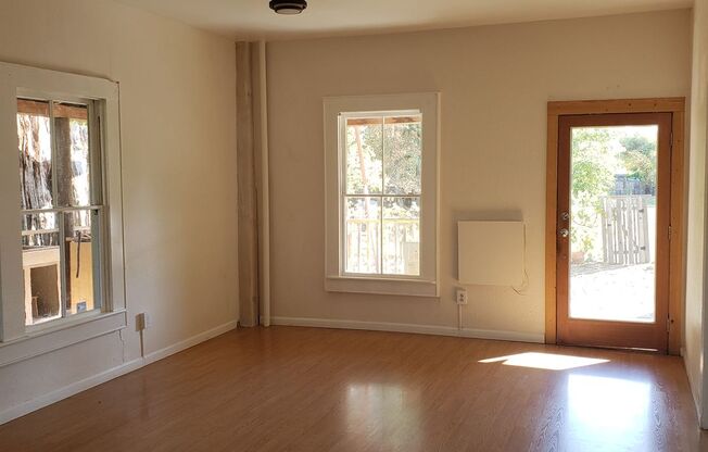 2 beds, 1 bath, $1,600, Unit Duplex