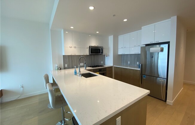 1 bed, 1 bath, 907 sqft, $3,250, Unit 2514