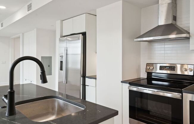 1 bed, 1 bath, 764 sqft, $3,030, Unit 905