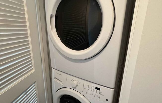 4 beds, 3 baths, 120 sqft, $1,600, Unit 109 - Signature - 2