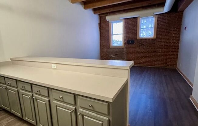 1 bed, 1 bath, 630 sqft, $1,399, Unit 525