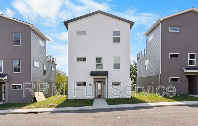 1241 N AVONDALE CIR