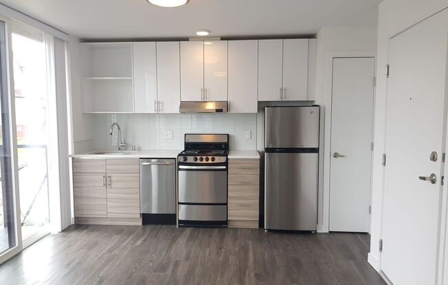 Studio, 1 bath, 325 sqft, $1,425, Unit 403