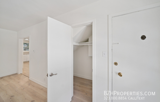1138 S SHERBOURNE DR