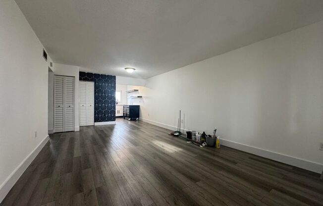 2/1 Riverside Condo