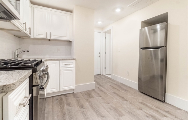 Studio, 1 bath, 518 sqft, $2,500, Unit 32