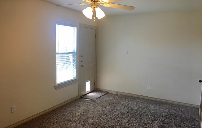 2 beds, 1 bath, 1,017 sqft, $1,000, Unit B