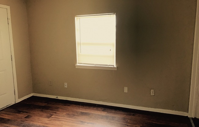 3 beds, 1 bath, $1,595